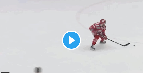 Filip Zadina met Jesperi Kotkaniemi dans l'EMBARRAS....