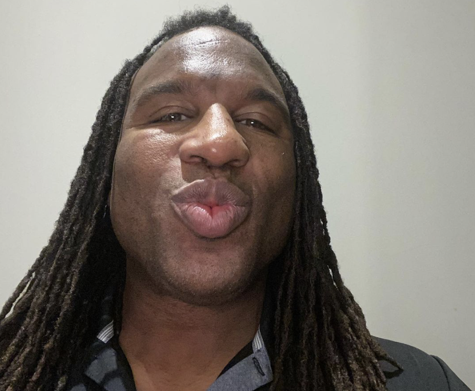 Georges Laraque CH...dans ses culottes devant Simon Kean...