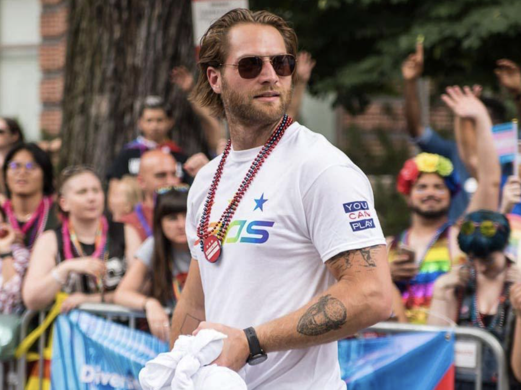 HAHA...Braden Holtby a été pogné aux douanes canadiennes...