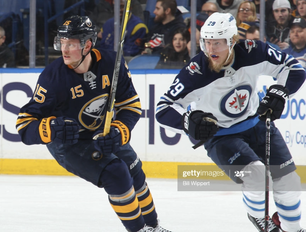 Patrik Laine et Jack Eichel, les deux qui ont le plus de chances d'être échangés...