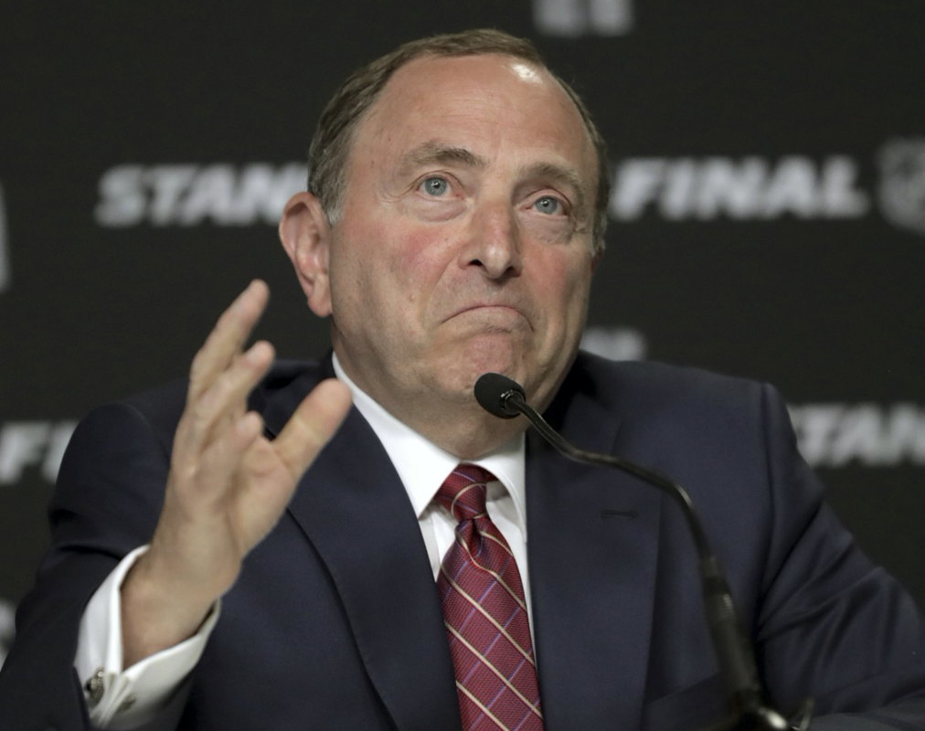 WOW...Un agent remet Gary Bettman à sa place...