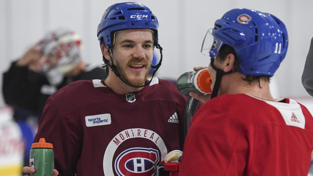 Andrew Shaw continue de RIDICULISER Brendan Gallagher..