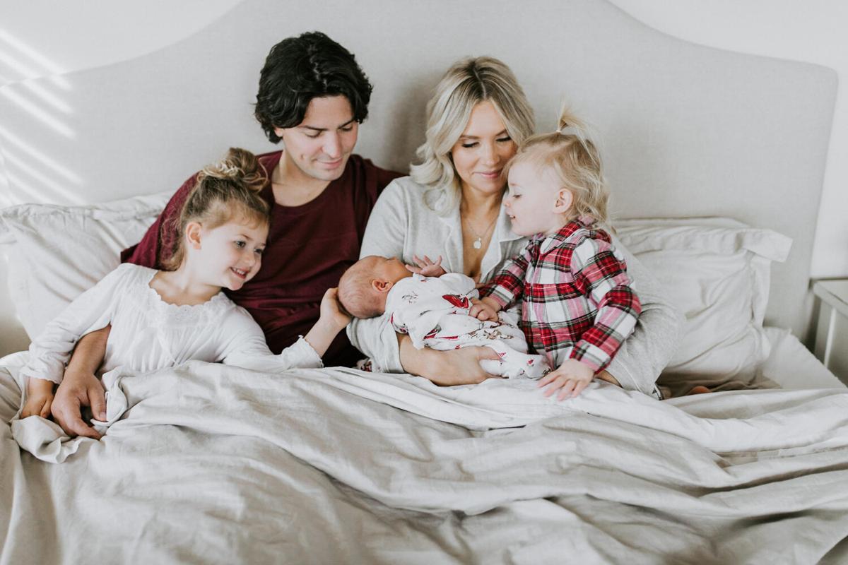 La femme de Carey Price et son bébé traités comme des CRIMINELS!!!!