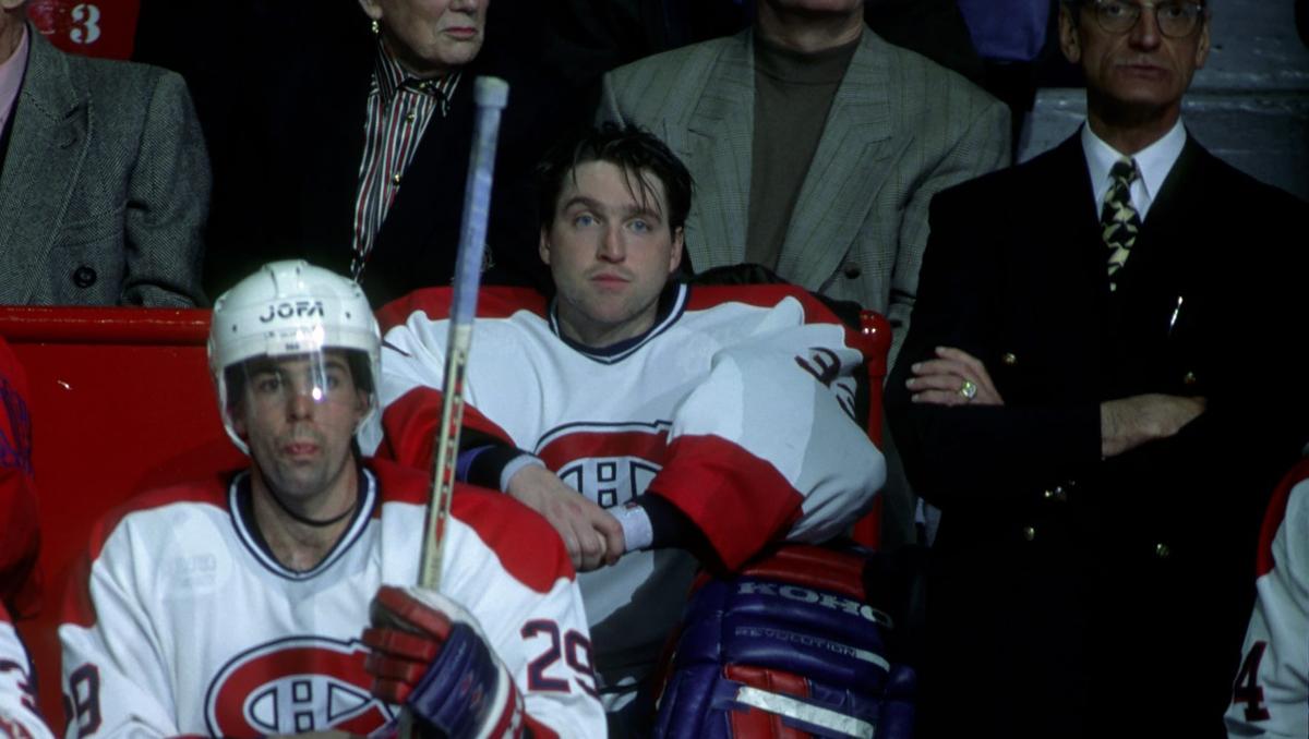 Patrick Roy CRACHÉ au VISAGE!!!!