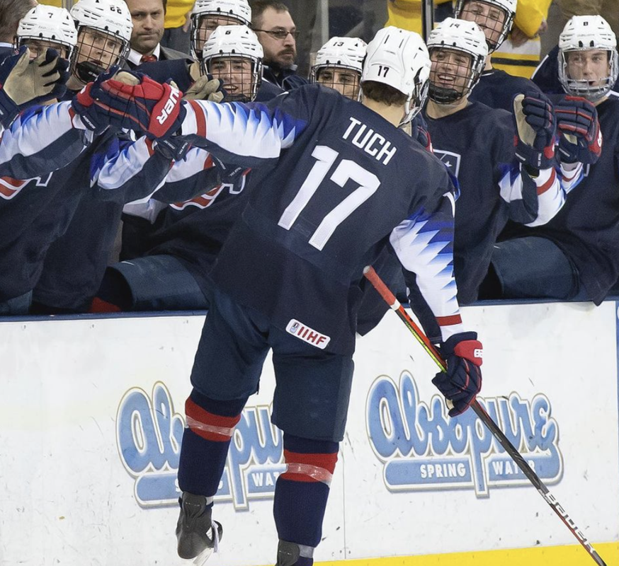 À son premier match dans la NCAA, Luke Tuch...