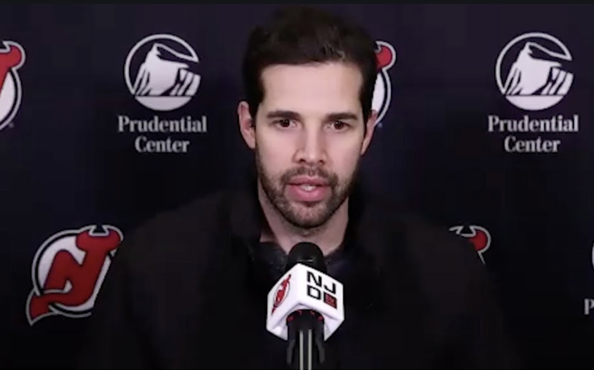 AYOYE...Corey Crawford étudierait l'option...