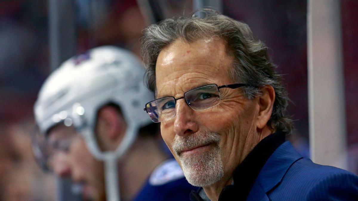 John Tortorella au bord de la porte....