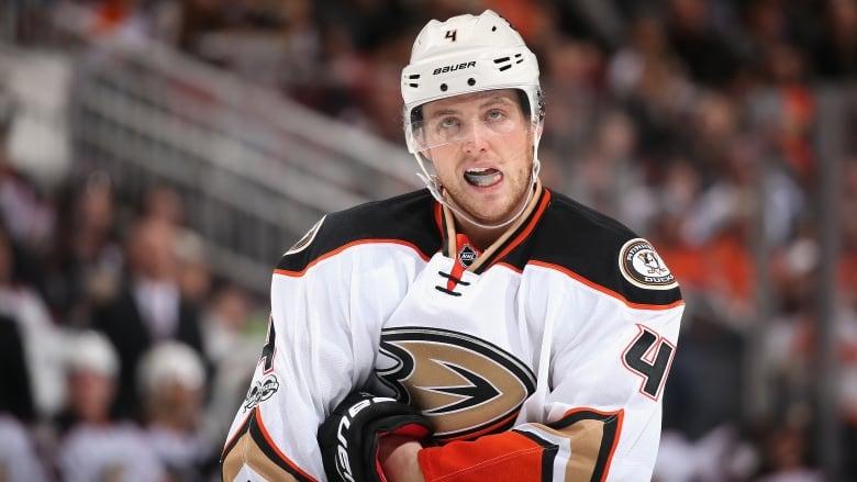 Cam Fowler à deux doigts de Montréal?