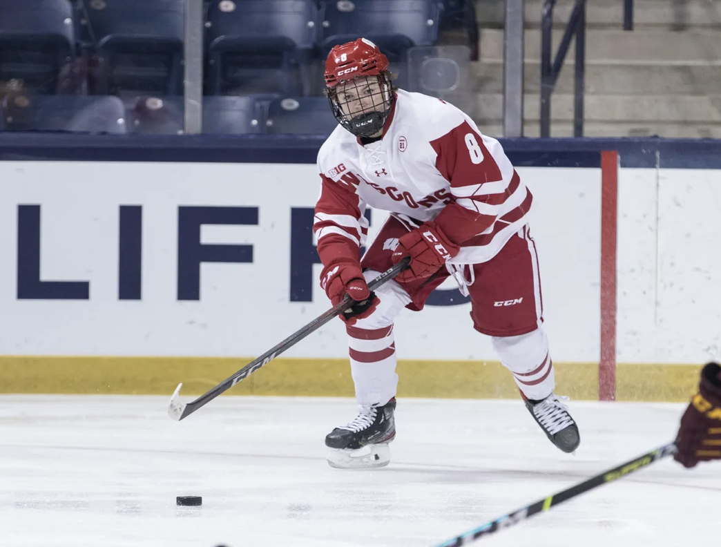 Est-ce que Cole Caufield pourrait rester au Wisconsin ?