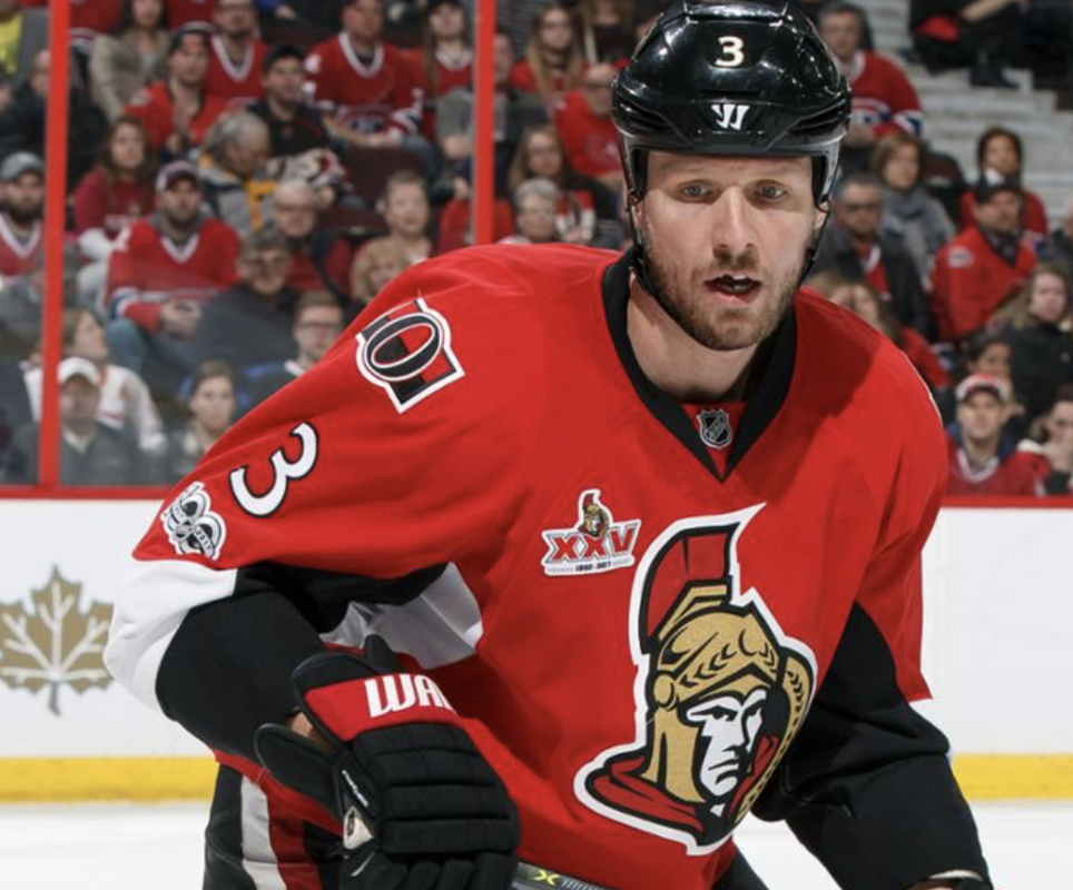 HAHA...Marc Methot se fait insulter par les FANS des Leafs...