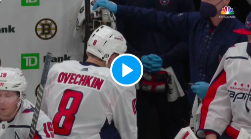 Alex Ovechkin qui se fait une BRANLETTE...