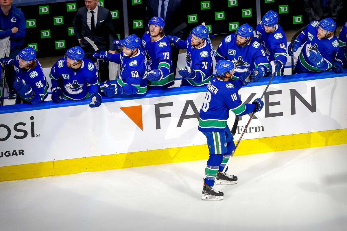 AYOYE...Des joueurs des Canucks seraient très malades...