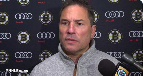 Le coach des Bruins continue de VISER ses VEDETTES...