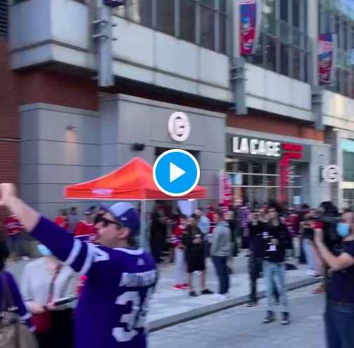 Beaucoup de fans des Leafs autour du Centre Bell...