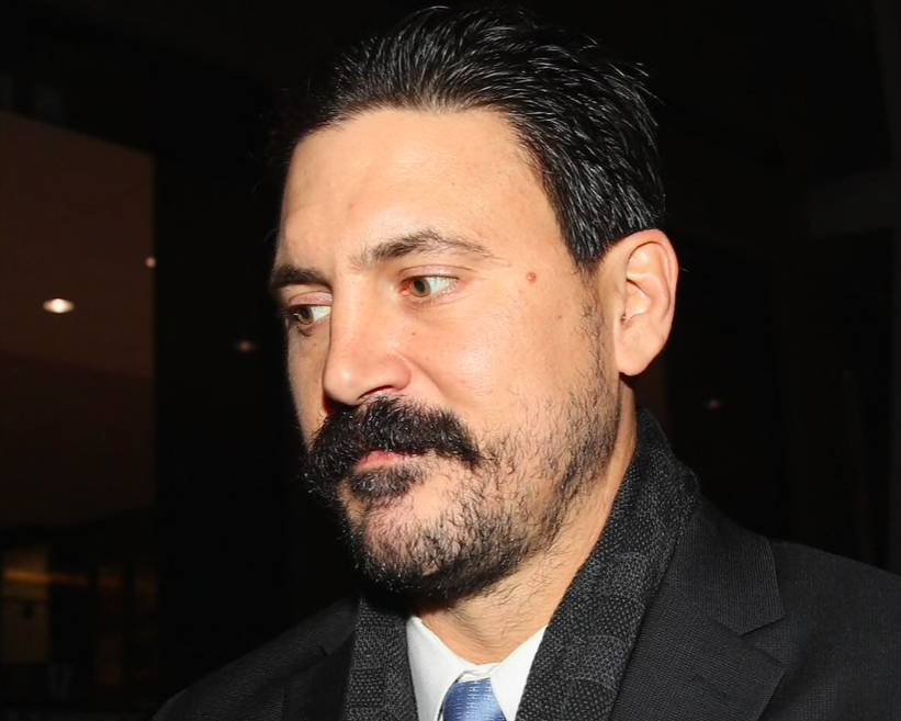 George Parros va avoir besoin d'un BODYGUARD...