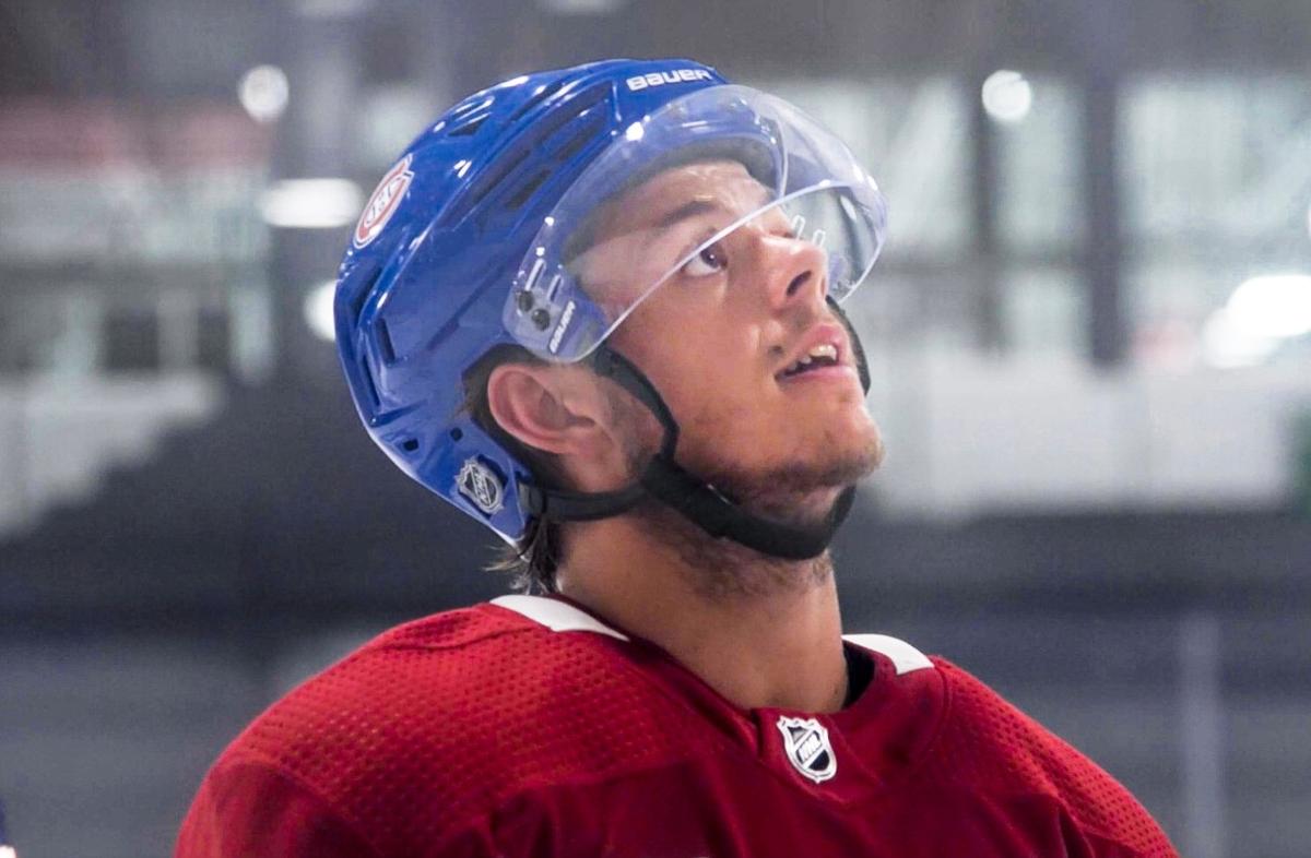 Jesperi Kotkaniemi a les DIEUX du HOCKEY de son bord...