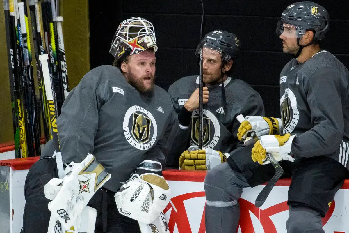 Robin Lehner continue de NIAISER les journalistes...