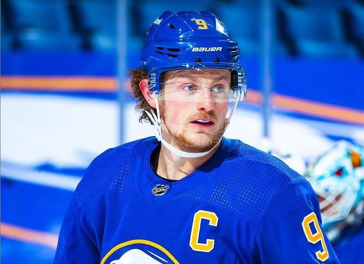 Un nouveau joueur dans la COURSE pour Jack Eichel...