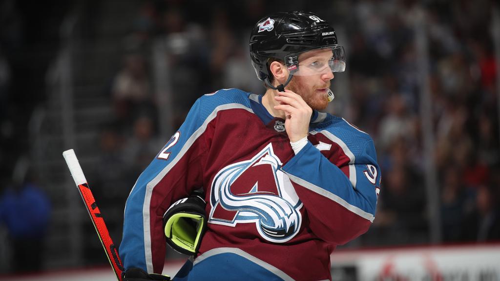 La TENSION monte entre Joe Sakic et Gabriel Landeskog...