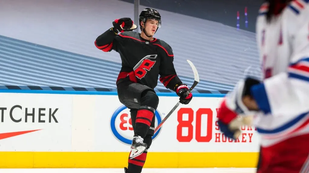 C'est officiellement réglé pour Andrei Svechnikov...