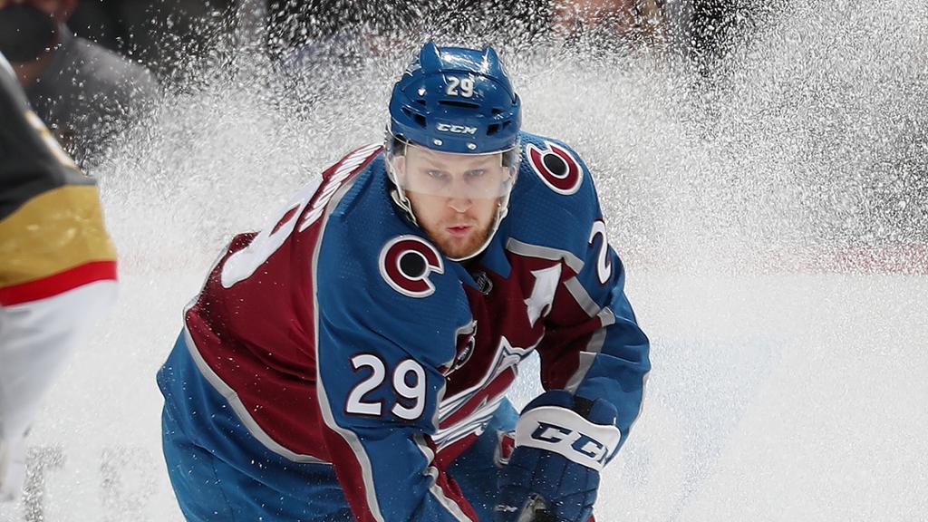 Des révélations FRACASSANTES sur Nathan MacKinnon...