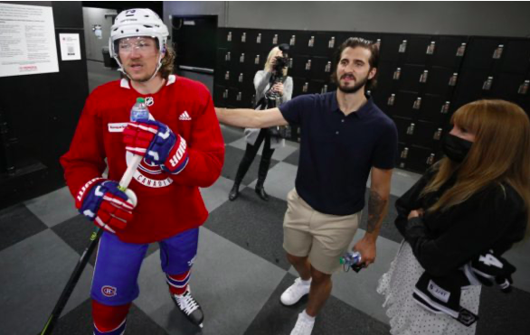 Phil Danault et Tyler Toffoli qui se croisent à Los Angeles..