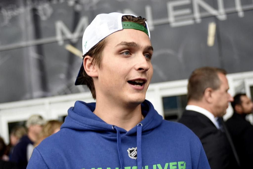 SCANDALE: l'agent de Jake Virtanen réagit aux ACCUSATIONS de la victime...