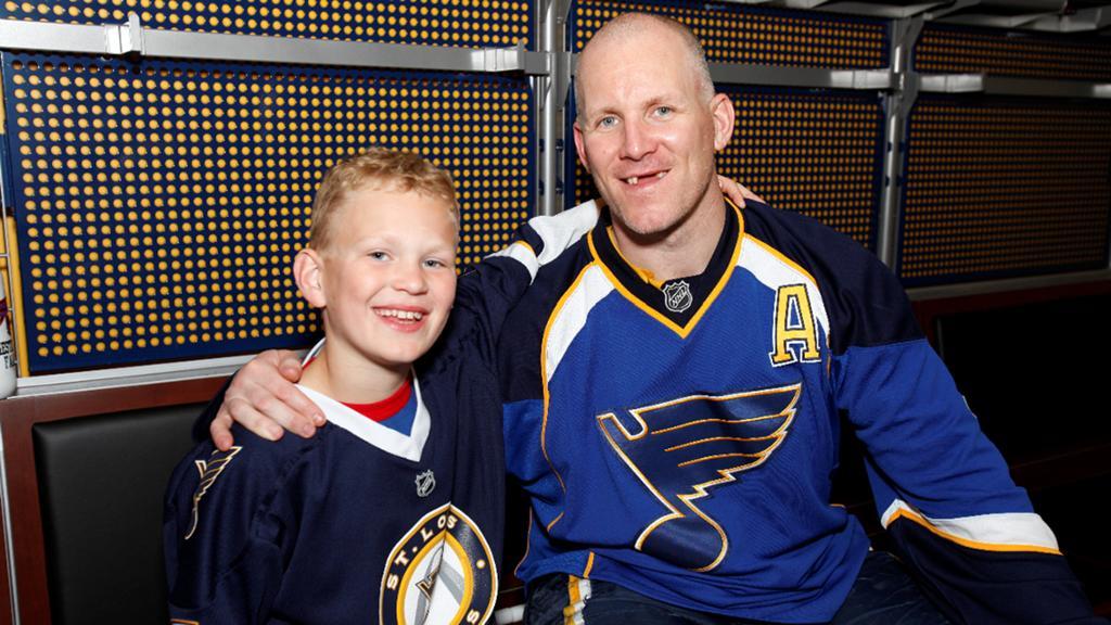 Brady Tkachuk avec les Blues...