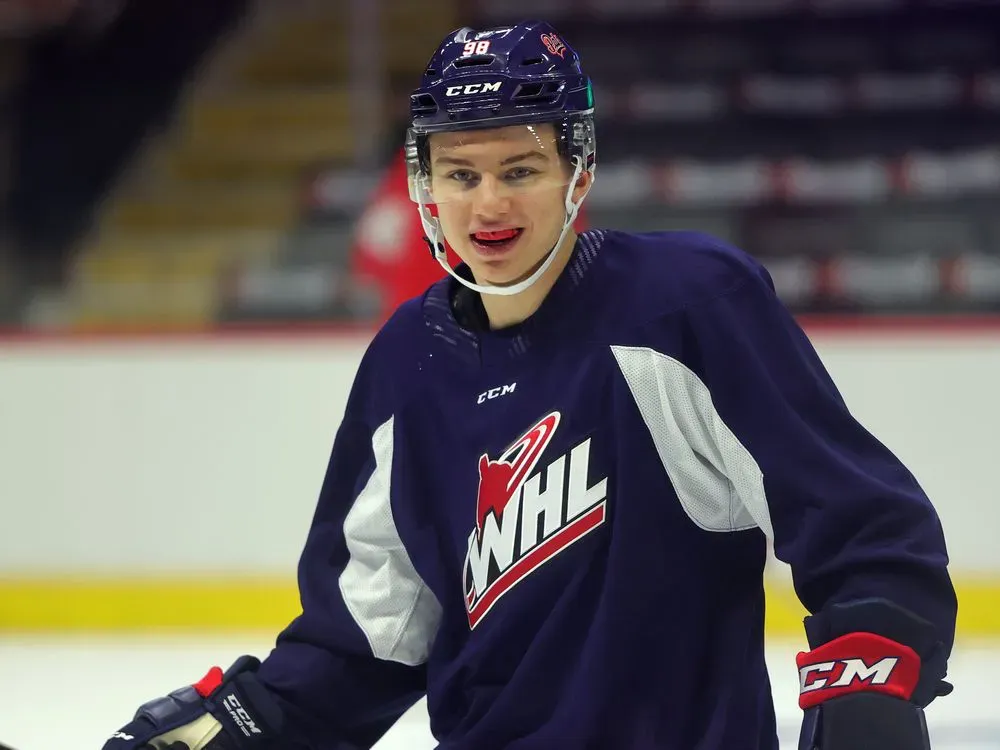 WOW...À 16 ans, Connor Bedard va manger la WHL...