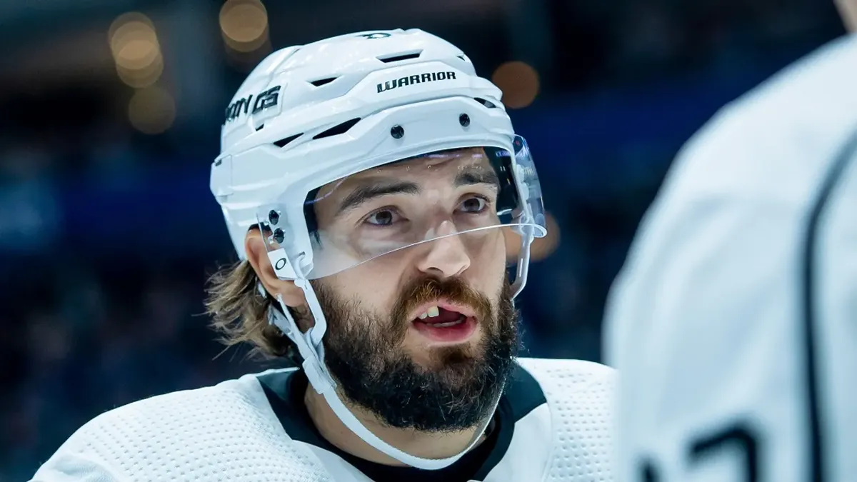 AYOYE...Drew Doughty a du culot en sale...