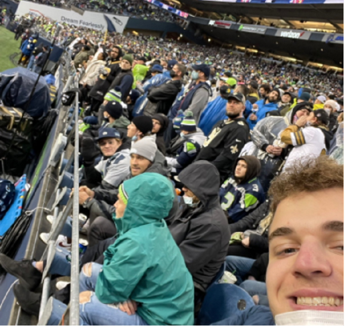 Mathieu Perreault CHUG de la BUD...au match des Seahawks!!!!