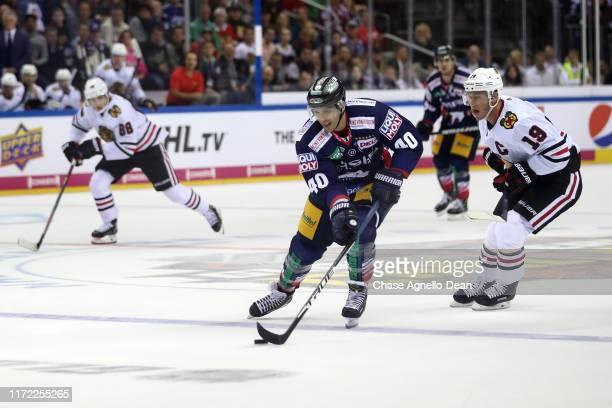 Maxim Lapierre SAUTE un PLOMB en ondes!! Il DÉTRUIT Jonathan Toews!!!