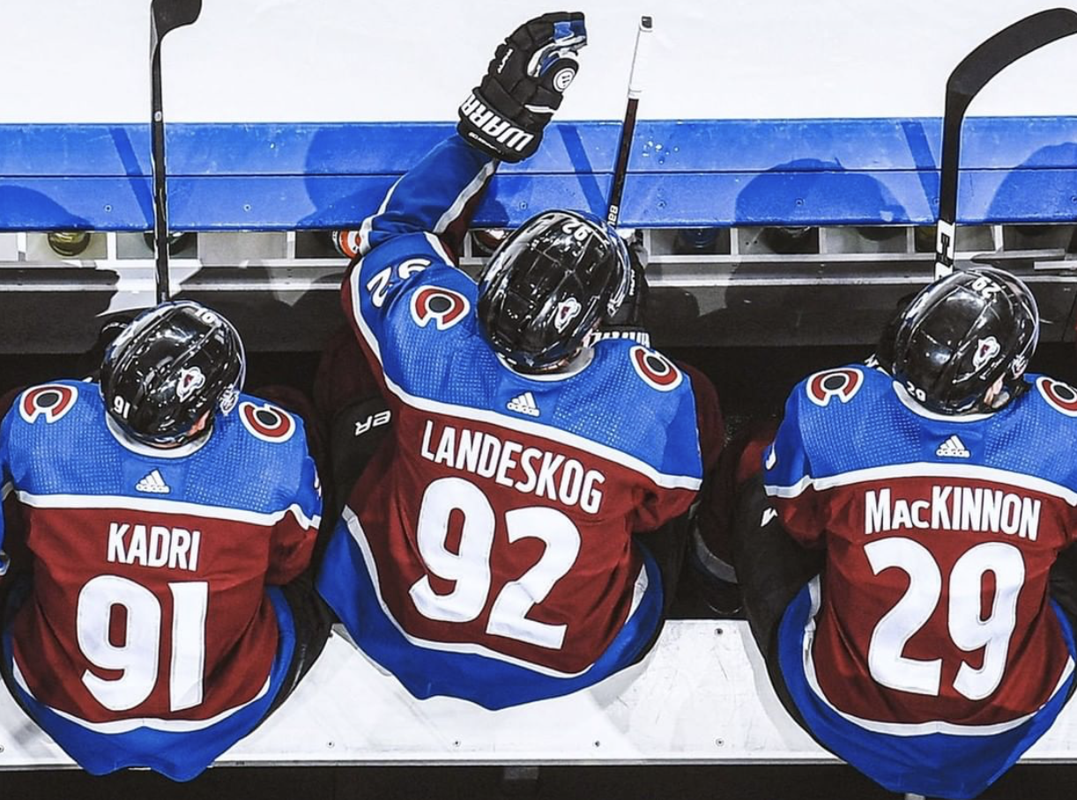 AYOYE...Nathan MacKinnon vise Nick Suzuki !!!