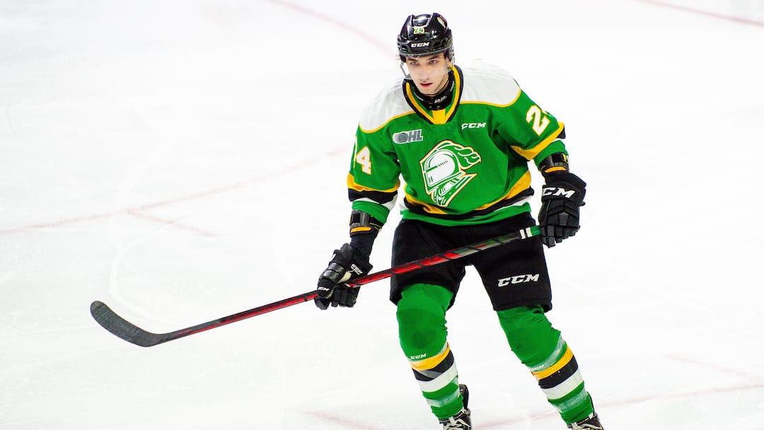 Logan Mailloux en prend déjà plein la gueule...