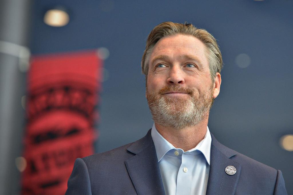 Patrick Roy se fait NIAISER solide...