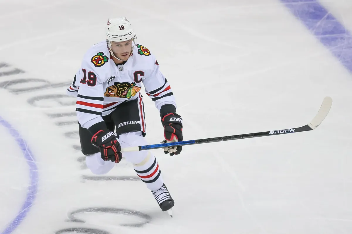 Jonathan Toews aurait fait savoir aux Hawks...