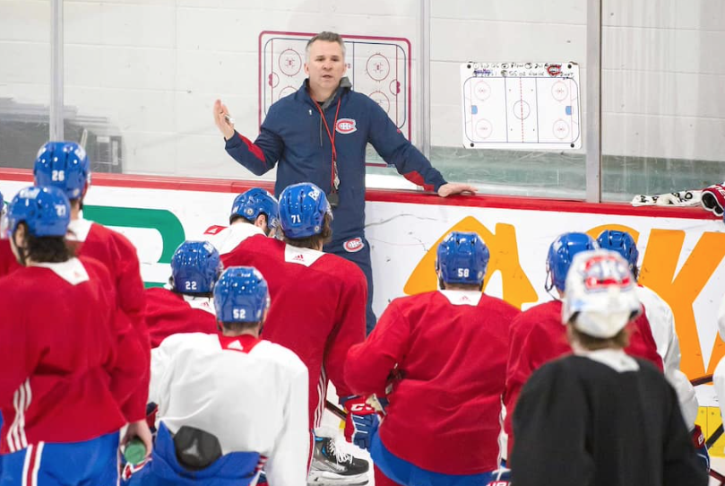 Martin St-Louis joue au DUR dans les négos avec Kent Hughes et Jeff Gorton...