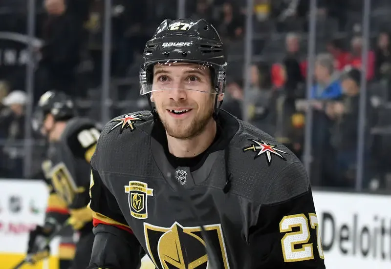 Shea Theodore sera ÉCHANGÉ ce été...Logan Mailloux intéresse Vegas?