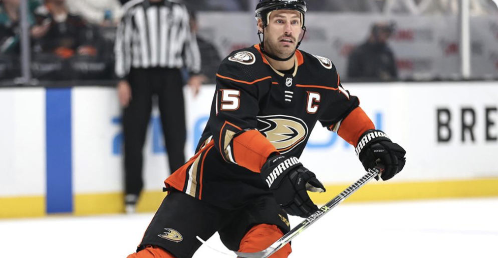 Trevor Timmins HUMILIÉ...même dans la retraite de Ryan Getzlaf...