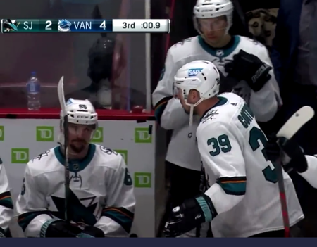 Vidéo: AYOYE!! Erik Karlsson se fait ENGUEULER par Logan Couture!!!!