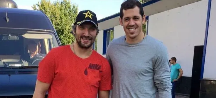 AYOYE!!! Alex Ovechkin tente de convaincre Evgeni Malkin de se VENGER!!!