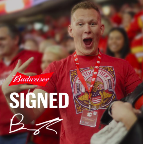 HAHA!! Brady Tkachuk la mascotte de Budweiser!!!