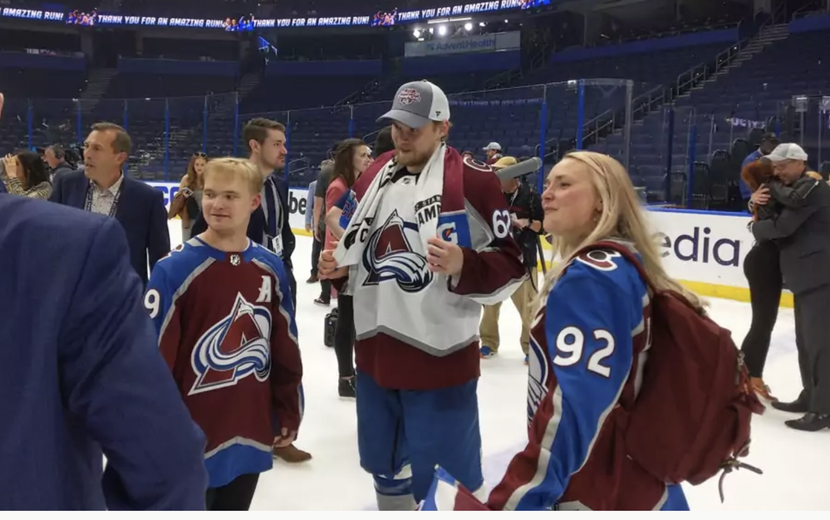 Contrat d'Artturi Lehkonen: Joe Sakic s'est échappé!!!!!