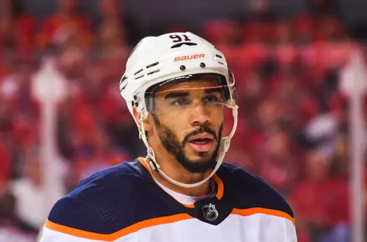 Evander Kane avec Caufield et Suzuki?