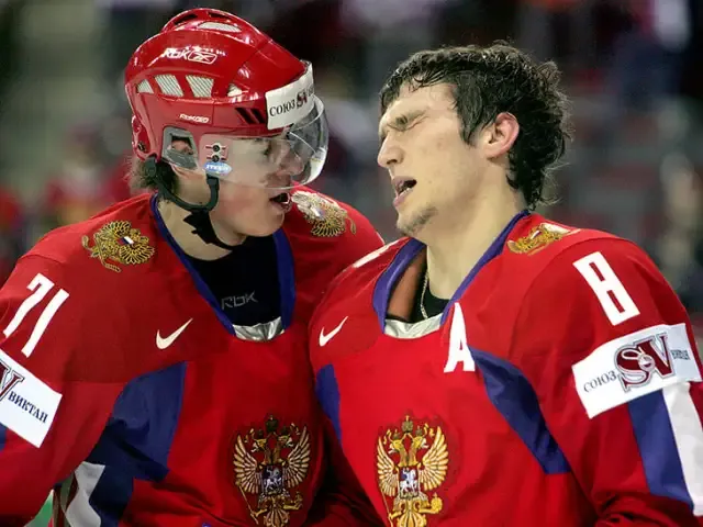 SCANDALE? Alex Ovechkin tente de convaincre Evgeni Malkin..