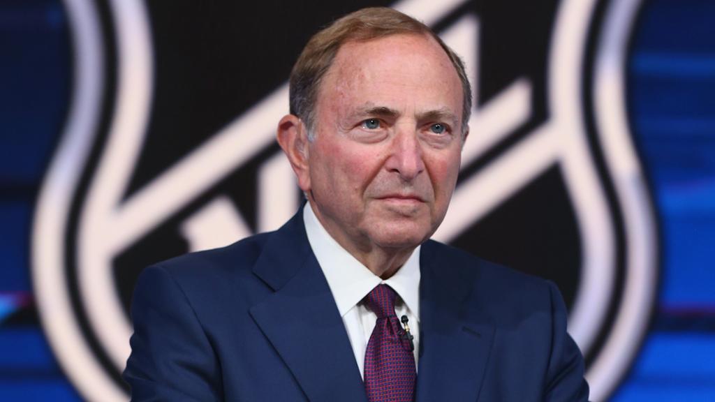 Gary Bettman a été INSULTÉ par les HUÉES à Montréal...