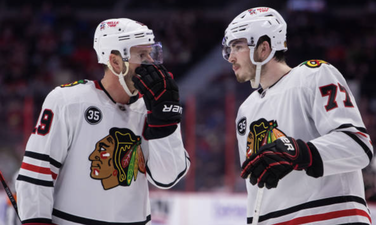 Jonathan Toews fait une grosse DÉCLARATION sur Kirby DACH