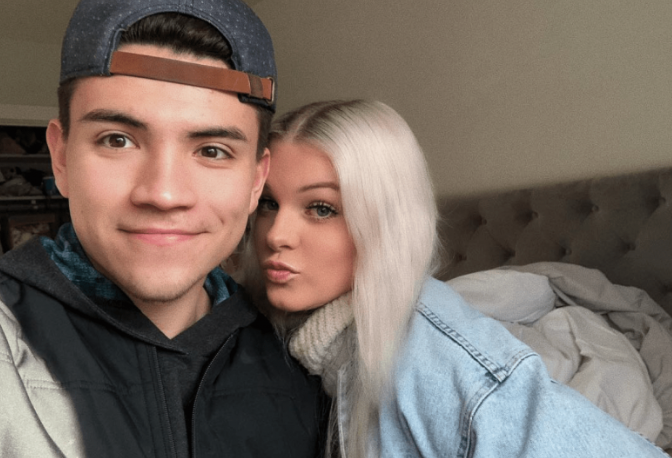 La blonde de Nick Suzuki....le contraire des HOCKEY WIVES...