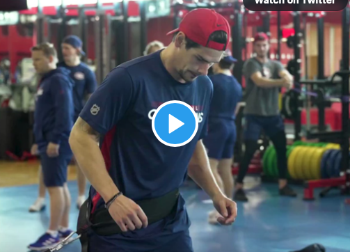 Vidéo: Sean Monahan est tellement LENT sur patins...