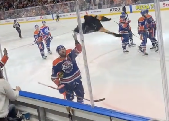 VIDEO: LEON DRAISAITL répond à un fan LOSER